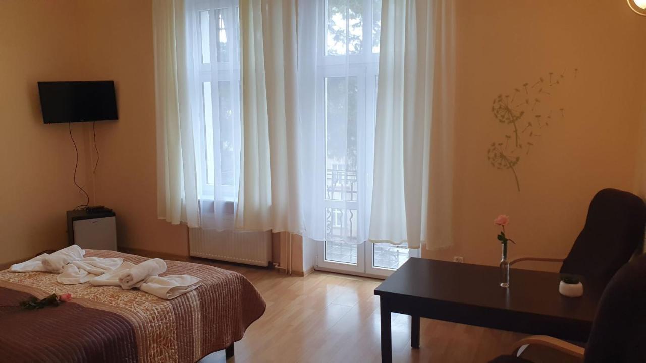 Отель Ow Meduza I Biala Mewa Мендзыздрое Экстерьер фото